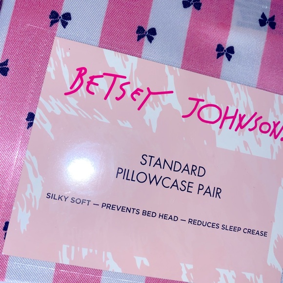 Betsey Johnson pillowcase set,NWT,polyester pillowcases,pillowcase set - Picture 7 of 8